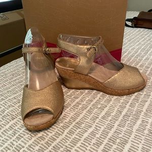 Dansko wedges size 39